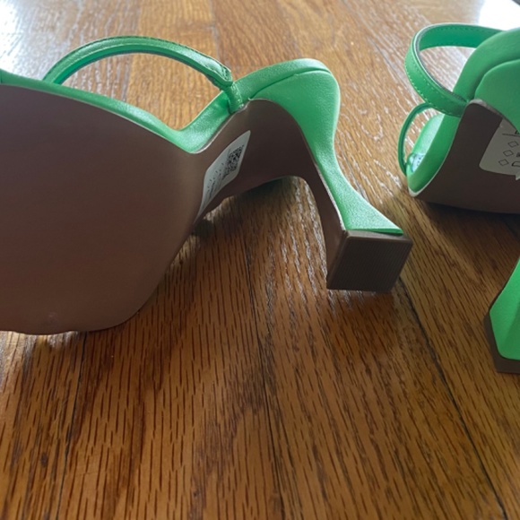 Strappy green heels - Picture 3 of 3